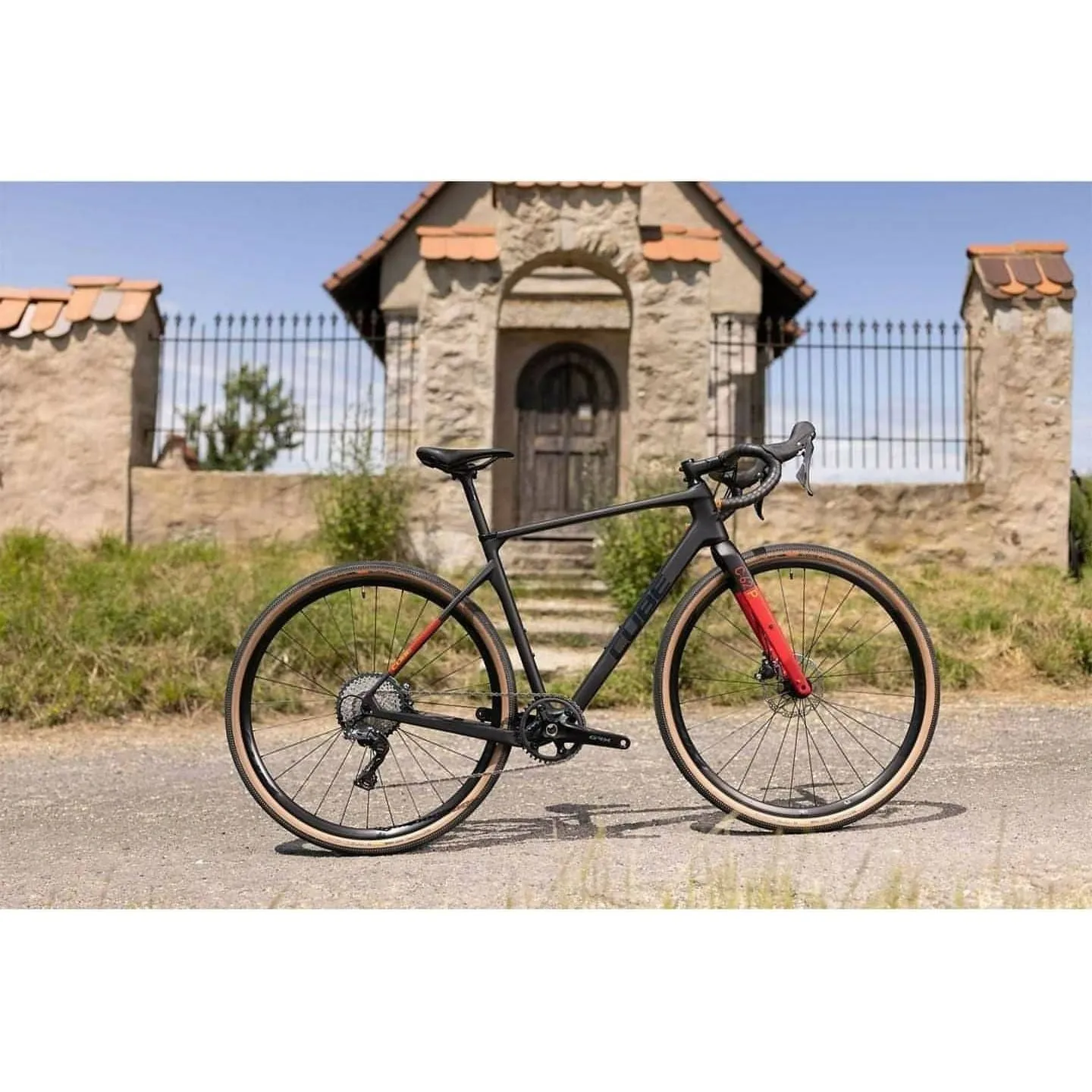 Cube Nuroad C:62 Pro Carbon Gravel Bike 2022 - Black & Red