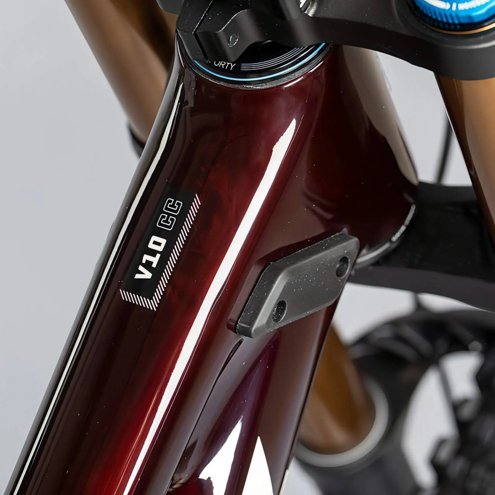 Santa Cruz V10 7 MX CC S Carbon Downhill Mountain Bike 2022 - Oxblood